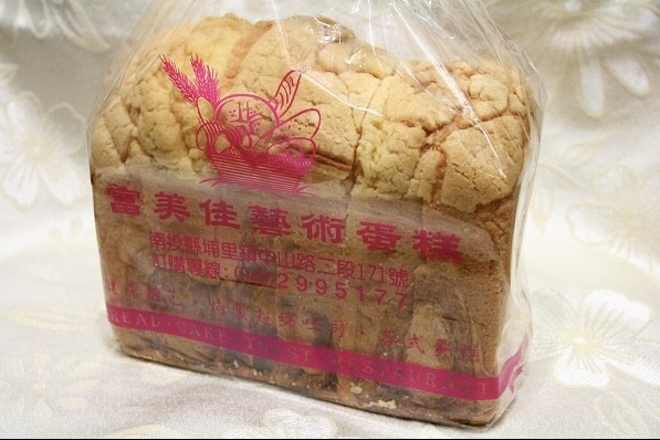 富美佳的吐司跟一般綿密的吐司不一樣 它們比較厚實像是在吃蘋 Ihergo愛合購