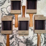 氣墊木質按摩髮梳一支