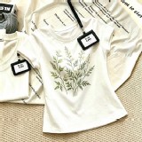 M / 韓妞都在穿的「美式復古刺繡小花 T 恤」