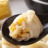 手工捏花玉米水餃