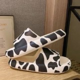 超Q萌乳牛防滑厚底拖鞋 A.黑白36-37