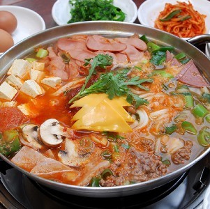 【歐霸部隊鍋】泡菜牛肉 特價：$199