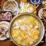 黃金酸白菜鍋底 (鍋底1500g ，內含凍豆腐、鴨肉丸700g) 大約3-4人食