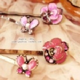 精緻不對稱小花蝴蝶對夾 (本週新品)