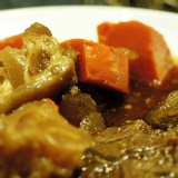 紅燒牛肉 (半筋半肉) (新品)(一份重量: 250 ± 10 公克) 特價:$75 紅燒牛肉 (半筋半肉) (新品)(一份重量: 250 ± 10 公克) 特價:$75