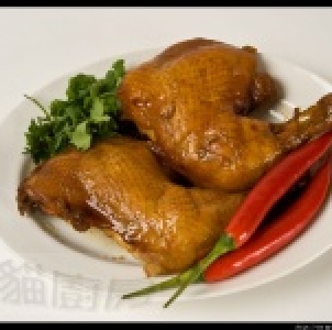 『肥貓。廚房』 ~冰釀雞腿~ 食材新鮮，作工講究，另有「富貴豬腳」、「肥貓炸醬」