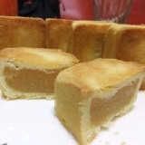純手工~古早味鳳梨酥 嚐鮮價一粒特價30元 另有盒裝優惠!!~ 另有盒裝(10入)，限時優惠一盒$280