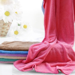 【超吸水雙面珊瑚絨大浴巾】超細纖維超強吸水力，親膚舒適，裹在身上或輕壓就吸水，瞬間乾爽不留濕，不傷肌