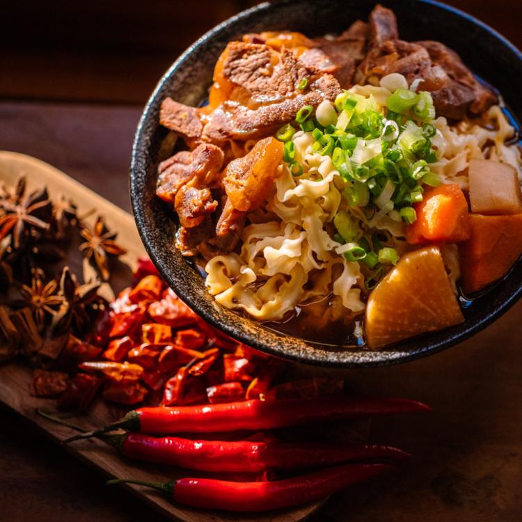 【疲老闆】紅燒牛肉麵