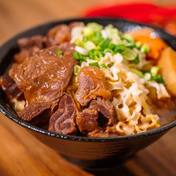 【疲老闆】紅燒牛肉麵
