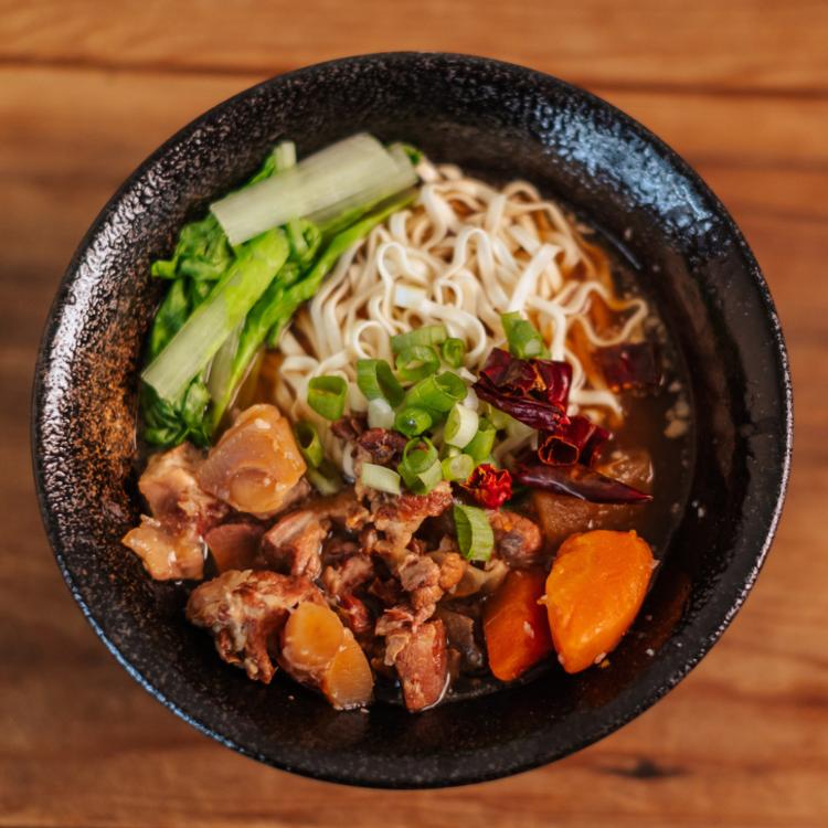 【疲老闆】紅燒排骨麵