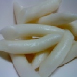 空白韓製年糕很Q,煮不爛 沒附辣醬及沾醬(煮火鍋,煮湯都可以)