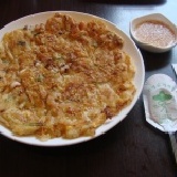 韓式蔬菜煎餅 一片麵糊包裝(外酥內Q...)內有韭菜（方便素）貼心小叮嚀：日頭炎炎,,海鮮和煎餅拿到請冰冷凍 特價：$50