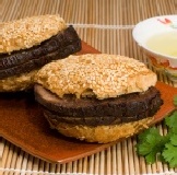 醬肉燒餅(牛肉) 芝麻醬燒餅夾上切片的滷牛腱, 絕配又好吃! 特價：$35