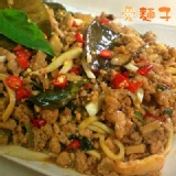 泰式打拋肉乾拌麵