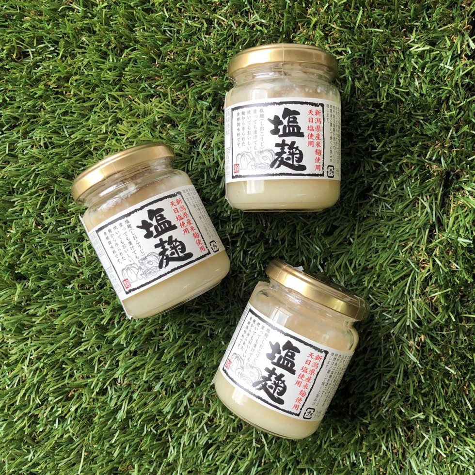 新潟県產米麴使用，天日塩使用，塩(しおこうじ)，焼いてもおいしい。相中品作出大，[新潟県產米使用，天日塩使用，塩趣(LBJL)，まっても漬けても，いても，から作られ，新潟県產米麴使用，天日塩使用，て焼くと旨みが。