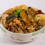 重量：3000g+-10% 特選鮑魚、魚翅、花膠、魷魚、香菇、紅棗等超過15種上等食材，以泡、炸、