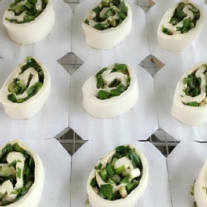 香鹹蔥花捲 規 格： 90g±5g /顆，6入/袋