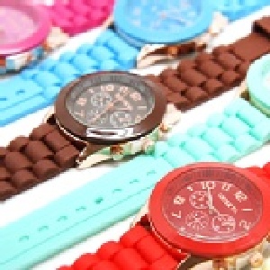 最低一入只要89元【馬卡龍矽膠錶】讓生活更加色彩繽紛，是手錶更是飾品，簡約時尚超