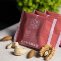 綜合堅果隨身包 每小包重量：10+-2克； 每包內含20小包。 每包內含20小包。