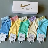 翻玩女款運動風漸層短襪（勾勾-1組5雙）