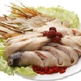 脆皮去骨紹興醉雞 ★部落客推推★選用上好仿仔雞，已切片去骨，只需退冰，倒入紹興酒包即可輕鬆端上桌