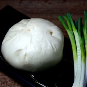 【包狀元老麵包子店】★香筍黑豬肉包★(4 入 ) ８成瘦肉黃金比例，麵皮超Q，每一口都是天然老麵香氣