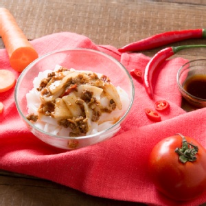 栗園米食客家風味粄條(紅油擔擔)