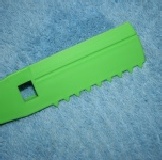 免沾手刮刀 拖把布、拖地鞋、浴室墊、門墊適用，輕易清除微細髮絲 特價：$7