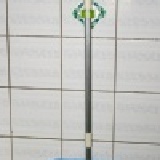 立即貼工具夾 （拖把架）讓拖把立正站好，不敢東倒西歪，把鐵鎚鐵釘丟到垃圾桶，重複貼不殘膠 特價：$90