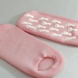 足部凝膠護套 （雙）日本正夯，足部SPA在家輕鬆體驗，具保濕、滋潤效果，防止皮膚乾燥龜裂。 特價：$245