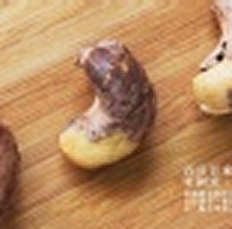 粉OL帶皮塩脆腰果