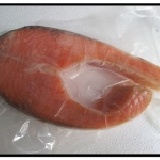 鮭魚片，每包約260g包裝，適合小家庭用! 特價：$120