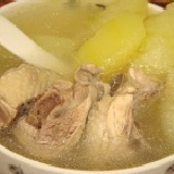 一碗青木瓜雞 簡單.快速.美味.方便.忙碌的上班族.隨時來上一碗.健康美味又加分.一人份有550-600g哦! 特價：$85