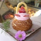 草莓提籃 原價45特價$35 裡面有草莓餡 草莓醬 還有一層脆皮 吃起來雙重口感 (草莓季結束了此產品勿下單)