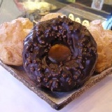 金莎巧克力甜甜圈+巧層酥泡芙特惠組 金莎巧克力甜甜圈6入裝+巧層酥8入裝(綜合) 特價：$279