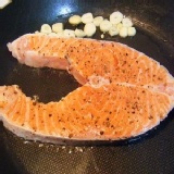 鮭魚切片 特價：$95