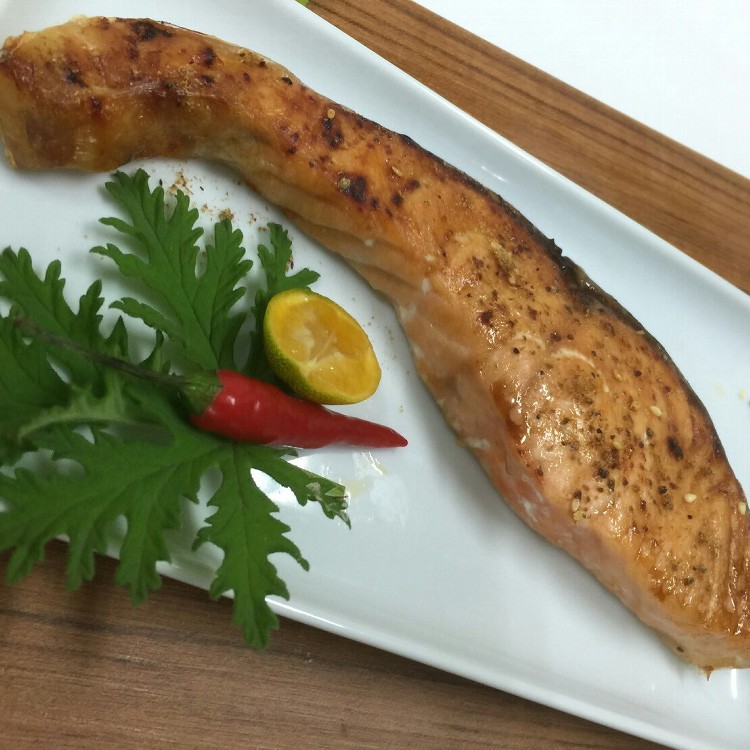 無剌智利鮭魚片，無法抗拒的好吃!適合小朋友，年長者食用!