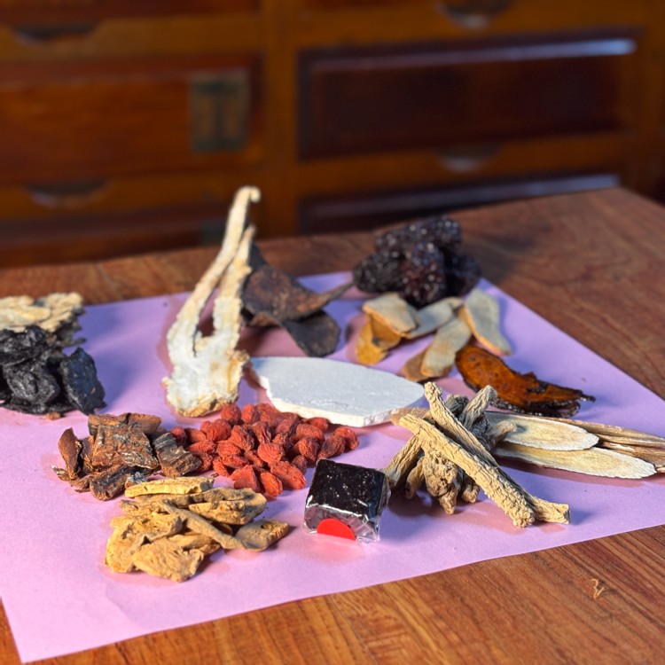 阿膠十全大補藥膳包送雞腿一包