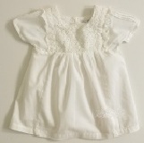 女生白色縷花裙式上衣