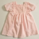 女生粉色縷花裙式上衣