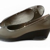 Crocs卡麗薩 魚嘴坡跟鞋 特價：$790