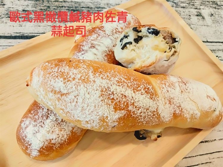 需 豬肉佐青,蒜起司。