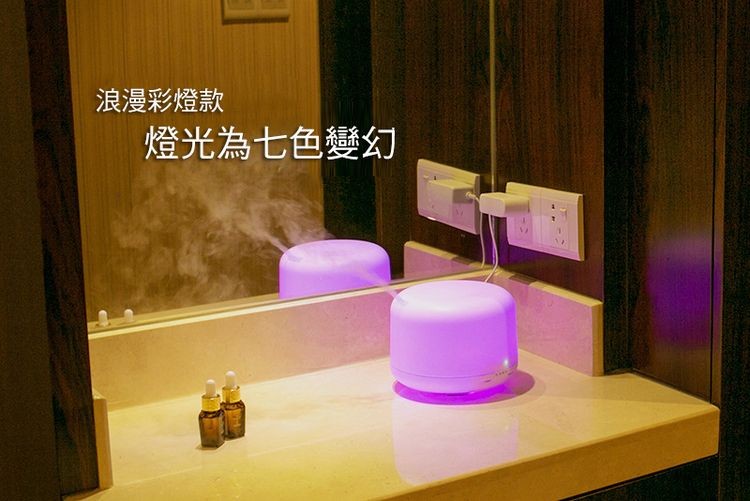 浪漫彩燈款，燈光為七色變幻。