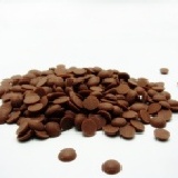 伊利安35%牛奶巧克力珠 米歇爾柯茲的品質保證~無庸置疑!!喜歡牛奶香甜的您~又是一次見證法國巧克力工藝的超值時刻~僅此一檔~