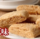 老師傅手工原味花生貢糖 天然原味健康零嘴 傳承的好味道~ 不含防腐劑, 新鮮現做~ 特價：$92