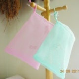 多用途香皂袋 ＊將手工皂裝入香皂袋內使用，不僅能減少使用量並幫助快速起泡及晾乾手工皂！ 特價：$13