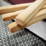 牛奶棒 (密封易開罐8.3*8.5cm) 特價：$115