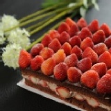 新巧屋巧克力草莓爆多蛋糕 特價：$590