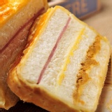 法藍四季-起酥肉脯火腿三明治15cm 特價：$120